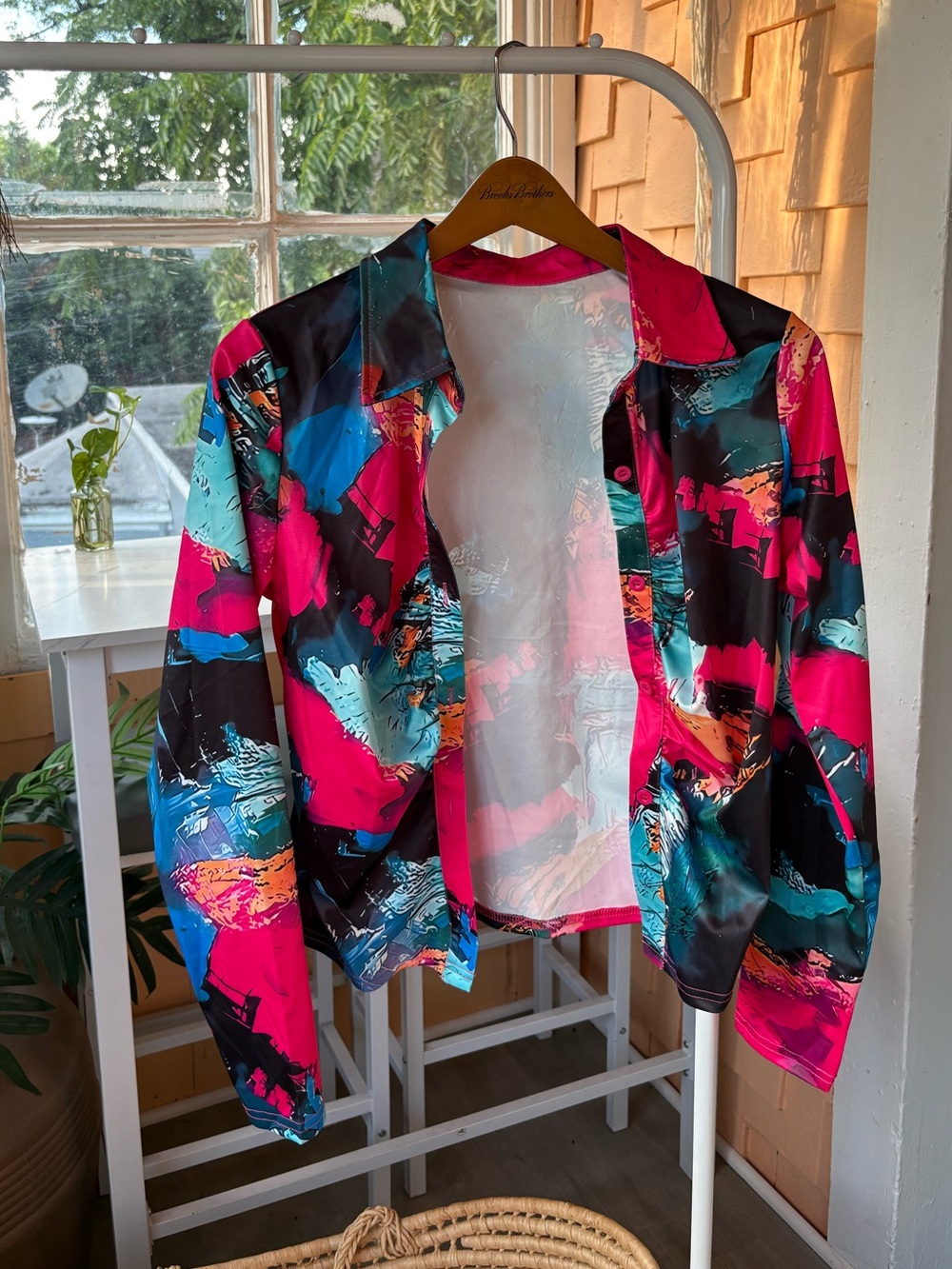 Vibrant Abstract Satin Button-Up Blouse in Magenta, Teal & Black - Picture 4 of 9